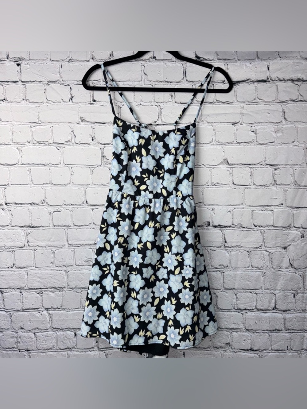 Lulu’s Your Biggest Crush Black and Blue Floral Backless Tie Mini Dress Size XS